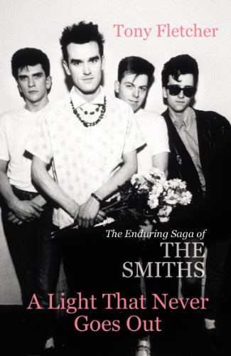 A Light That Never Goes Out: The Enduring Saga of the Smiths von Windmill Books